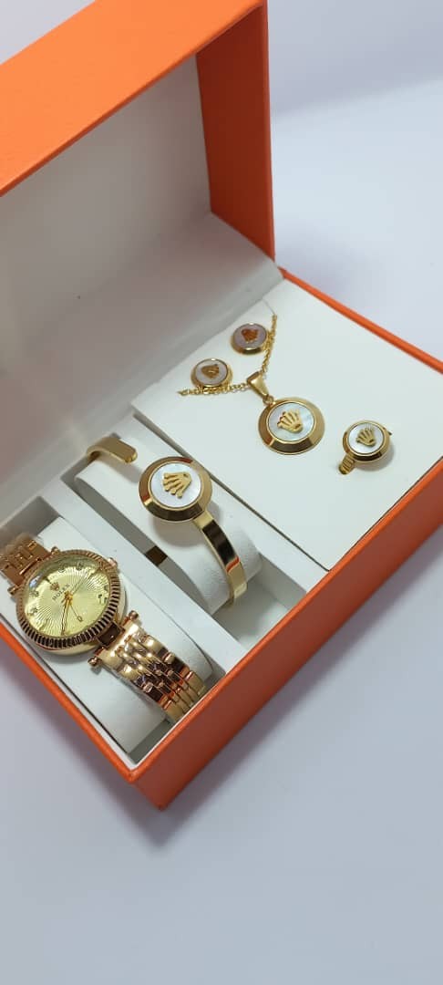 Kit Saint Valentin Cadeaux Pour Elle - Coffret Montre + Bracelet de Luxe  avec Smartwatch S006 SODI00 - Sodishop Côte d'Ivoire